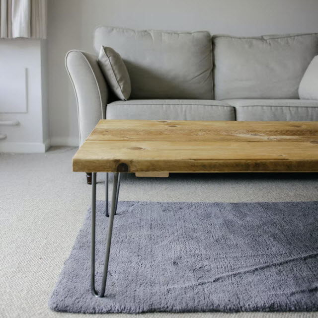 Baumstammtische gibt es in vielen Stilvarianten