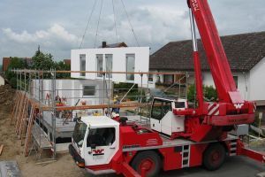 Die industrielle Produktion eines Fertighauses - Bild: 2211438 auf Pixabay