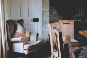 Einrichtung: Tipps f&uuml;r den nat&uuml;rlichen Look - wie Sie Ihre Wohnung nat&uuml;rlich einrichten k&ouml;nnen - Bild: Annie Spratt auf Unsplash