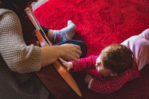 Teppiche - Sichere und bunte Spielwiese f&uuml;r Deine Kinder - Bild: Ren&aacute;ta Adrienn Uri auf Pixabay