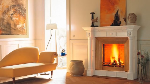 [ Zitat Anfang ] ...Freie Sicht auf die Flammen, ganz ohne trennende Glasscheibe. Wer das urspr&uuml;ngliche Feuererlebnis sucht und auf effiziente Heizleistung keinen gro&szlig;en Wert legt, kann sich an einem offenen Kamin beim faszinierenden Flammenspiel, dem Prasseln des Feuers und dem Geruch des Holzbrandes entspannen.... [ Zitat Ende ]