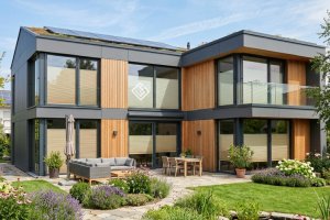 Plissees nach Ma&szlig; - stilvoller Sichtschutz f&uuml;r das neue Eigenheim - Bild: window-fashion.com