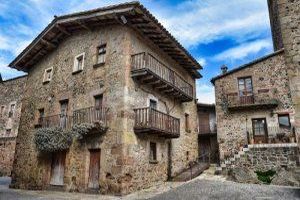 Fassadengestaltung: Stuck als g&uuml;nstige, aber sehr effektive L&ouml;sung - Bild: Fabien auf Pixabay