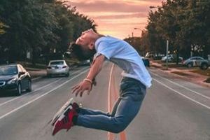 Agilit&auml;t bezeichnet die F&auml;higkeit einer Organisation, eines Teams oder eines Individuums, flexibel, schnell und effektiv auf Ver&auml;nderungen zu reagieren und sich anzupassen.