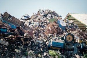 Abfall bezeichnet Materialien oder Substanzen, die nicht mehr ben&ouml;tigt werden und daher entsorgt oder wiederverwertet werden m&uuml;ssen.