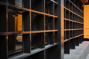 Regalpr&uuml;fung im Lager: Warum Sicherheit oberste Priorit&auml;t hat - Bild: Clem Onojeghuo / Unsplash