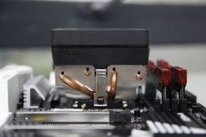 W&auml;rmeleitung ist ein fundamentaler physikalischer Prozess der W&auml;rme&uuml;bertragung, bei dem thermische Energie von einem Bereich h&ouml;herer Temperatur zu einem Bereich niedrigerer Temperatur flie&szlig;t.