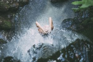 Garten-Oasen: Stilvolle Gartenduschen mit Keramikakzenten und optimaler Privatsph&auml;re - Bild: Pexels / Pixabay