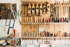 F&uuml;r die n&auml;chste Campingsaison einen Camper selbst ausbauen - Bild: Barn Images / Unsplash