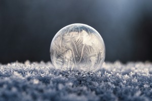 Ein Frostschaden bezeichnet die Beschädigung von Materialien, Bauteilen oder Pflanzen durch das Einfrieren und die nachfolgende Ausdehnung von Wasser. Ein Frostschaden bezeichnet die Beschädigung von Materialien, Bauteilen oder Pflanzen durch das Einfrieren und die nachfolgende Ausdehnung von Wasser.