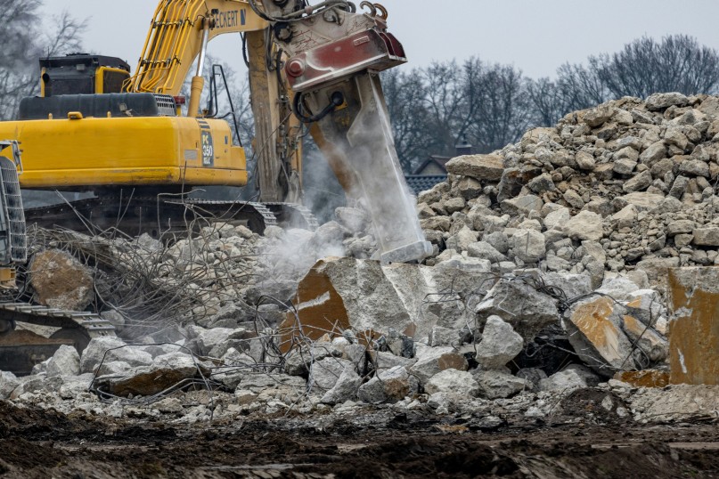 Staub bezieht sich auf winzige Partikel, die durch Trocknen, Schleifen, Schneiden oder andere Arbeiten entstehen k&ouml;nnen.