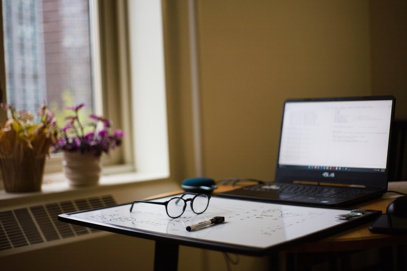 Eine Verwaltungsaufgabe ist eine strukturierte T&auml;tigkeit im Rahmen der &ouml;ffentlichen oder privaten Organisation, die sich mit der Planung, Steuerung und Kontrolle bestimmter Prozesse oder Zust&auml;ndigkeiten besch&auml;ftigt.