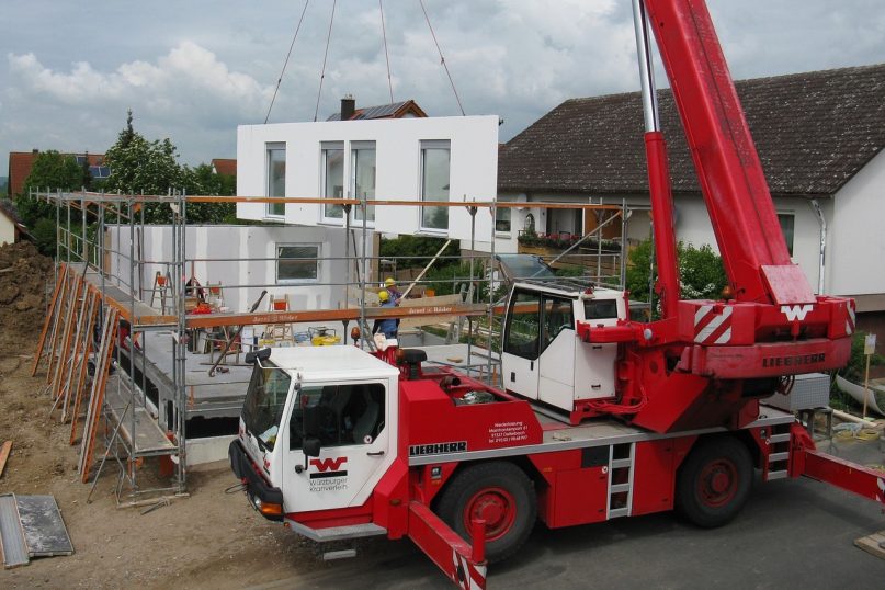 Die Bauzeit ist der Zeitraum, der f&uuml;r die Errichtung eines Geb&auml;udes oder Bauwerks ben&ouml;tigt wird.