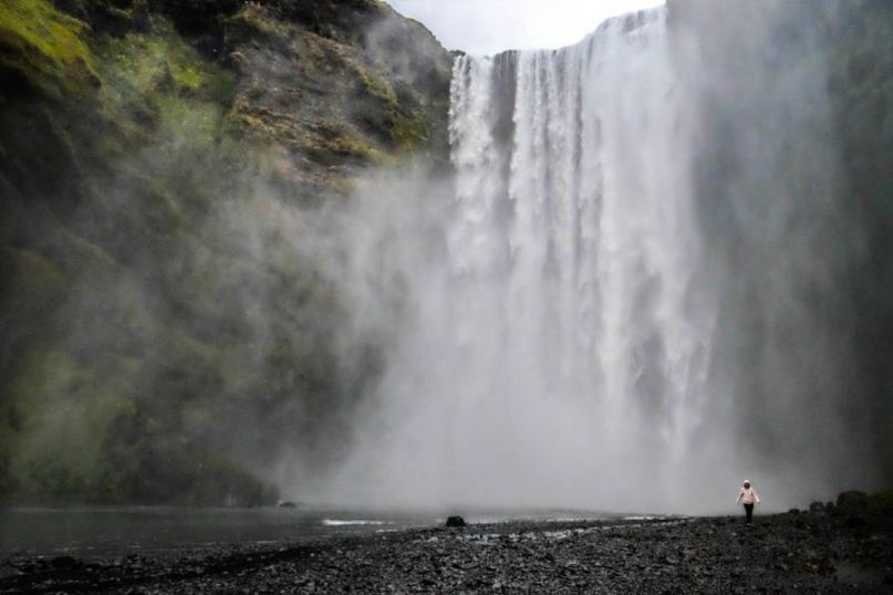 Feuchte bezieht sich auf den Grad der Feuchtigkeit oder des Wassergehalts in einem Material, einer Umgebung oder einem System.