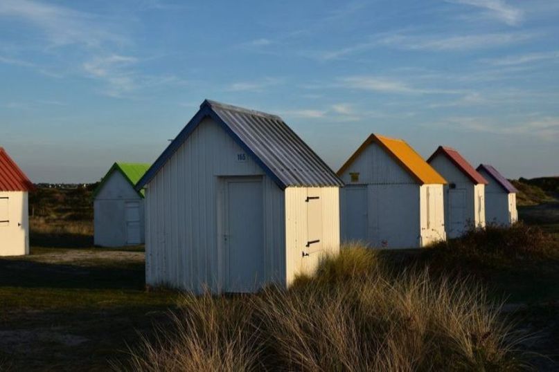 Miete ist ein zentrales Konzept im Immobilienrecht und bezeichnet die regelm&auml;&szlig;ige Zahlung, die ein Mieter an einen Vermieter f&uuml;r die Nutzung einer Immobilie oder eines Raumes leistet.