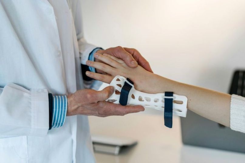 Ein Patient ist eine Person, die medizinische oder gesundheitliche Dienstleistungen von einem Arzt, einer Klinik oder einer anderen Gesundheitseinrichtung erh&auml;lt.