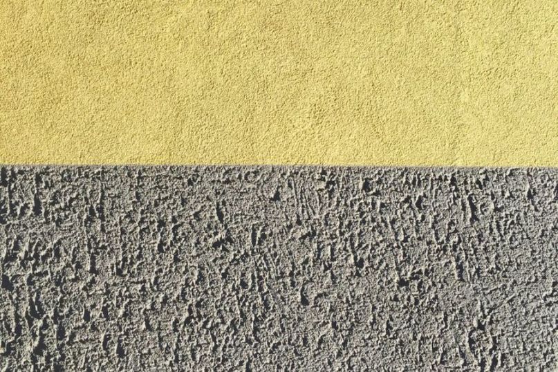 Abschirmputz ist ein spezieller Putz, der dazu dient, eine Schicht zwischen einer bestehenden Oberfl&auml;che und einer anderen Schicht zu bilden, um vor Feuchtigkeit, W&auml;rme oder Schall zu sch&uuml;tzen.