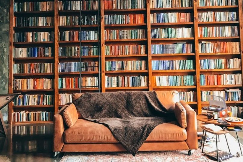 Ein Spind ist ein Schrank oder eine Vorrichtung mit mehreren F&auml;chern, oft ausgestattet mit einem Verschlusssystem, um Gegenst&auml;nde oder Kleidung sicher aufzubewahren.