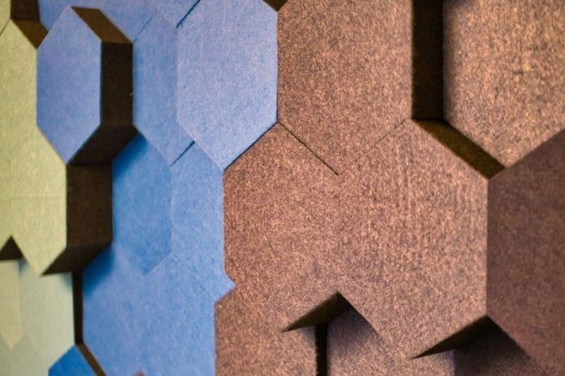 Eine Schallschutzma&szlig;nahme bezeichnet eine gezielte Vorkehrung, die darauf abzielt, die &Uuml;bertragung von Schall und L&auml;rm zu reduzieren oder zu verhindern.