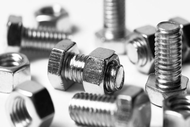 Ein Blech ist eine d&uuml;nne, flache Platte oder Folie aus Metall, wie beispielsweise Stahl, Aluminium, Kupfer, Messing oder Titan.