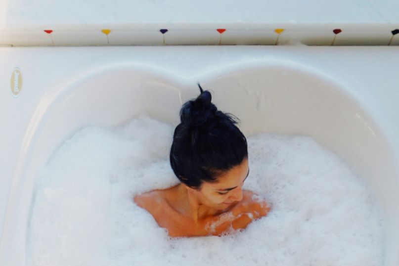 Spachtelmasse ist eine past&ouml;se Substanz oder ein Gemisch, das in der Baubranche und beim Heimwerken verwendet wird, um Oberfl&auml;chen zu gl&auml;tten, Fugen zu f&uuml;llen oder Unebenheiten aufzuf&uuml;llen.