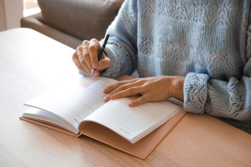 Ein Bericht ist eine schriftliche Darstellung oder Zusammenfassung von Informationen, Ereignissen oder Ergebnissen.