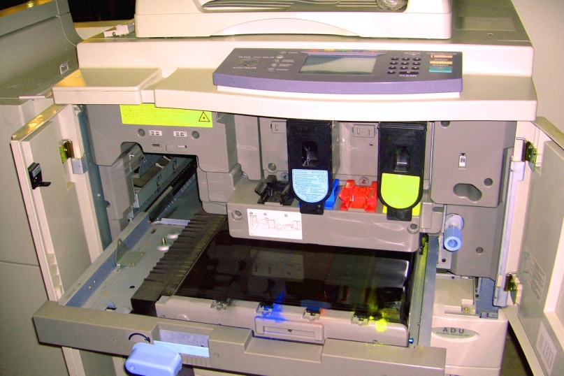Verbrauchsmaterial bezeichnet s&auml;mtliche Materialien und Produkte, die w&auml;hrend des laufenden Betriebs eines Systems verbraucht und regelm&auml;&szlig;ig ersetzt werden m&uuml;ssen.